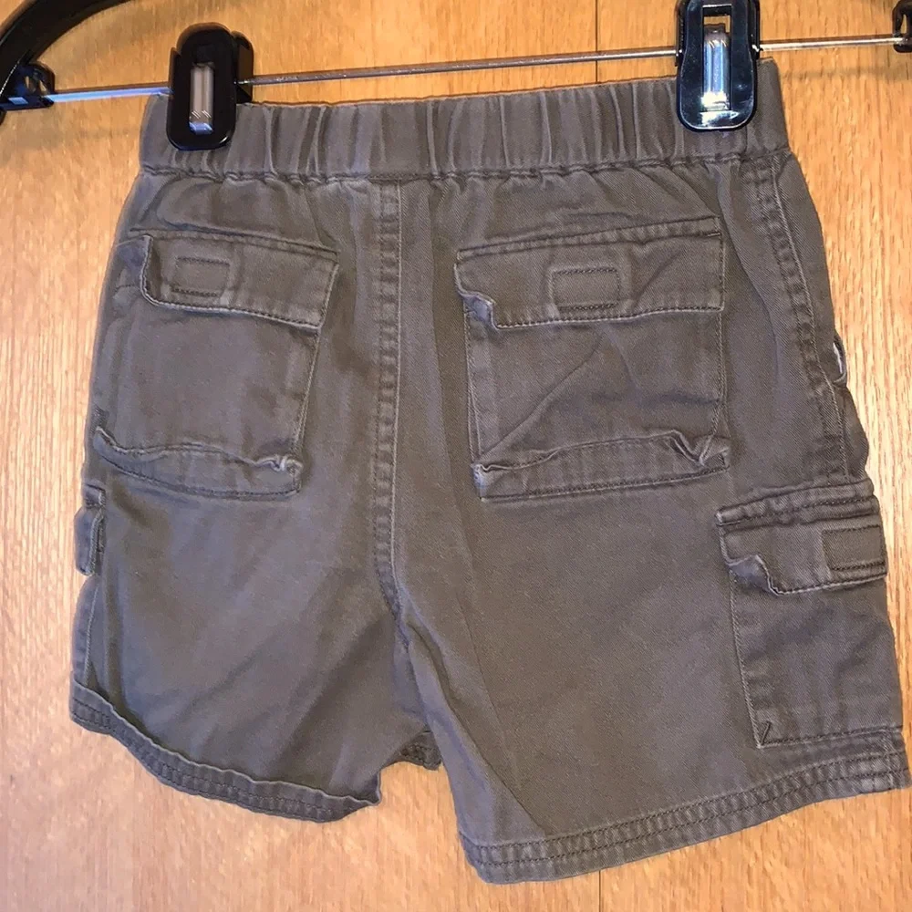 Baby Gap size 3 boy’s olive green 7 pocket elastic pull on cotton twill shorts